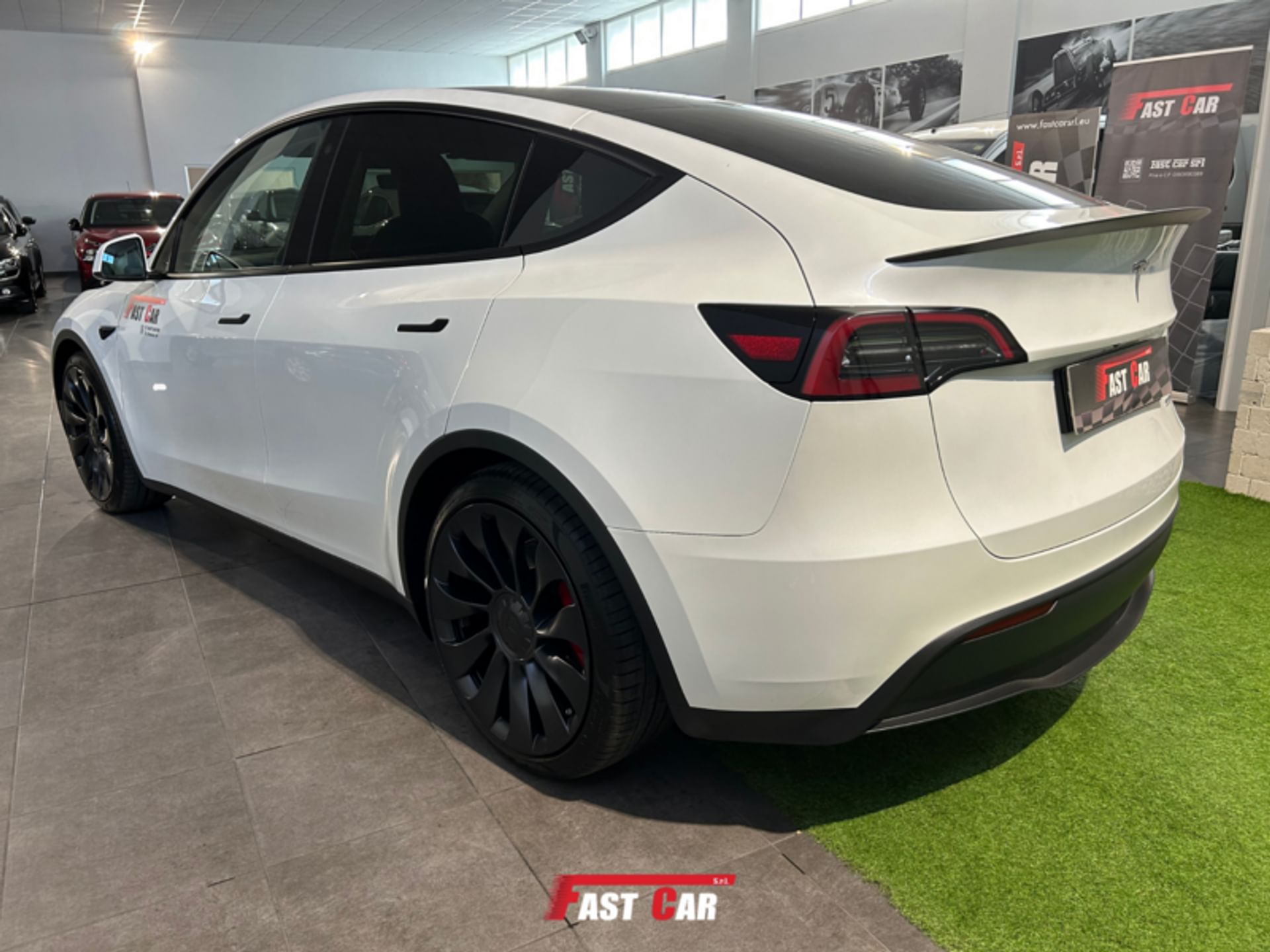 Acquista Tesla Model Y usate - Autosupermarket