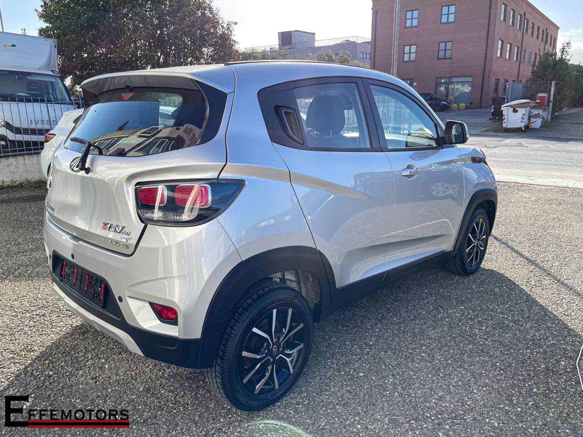 Mahindra KUV100