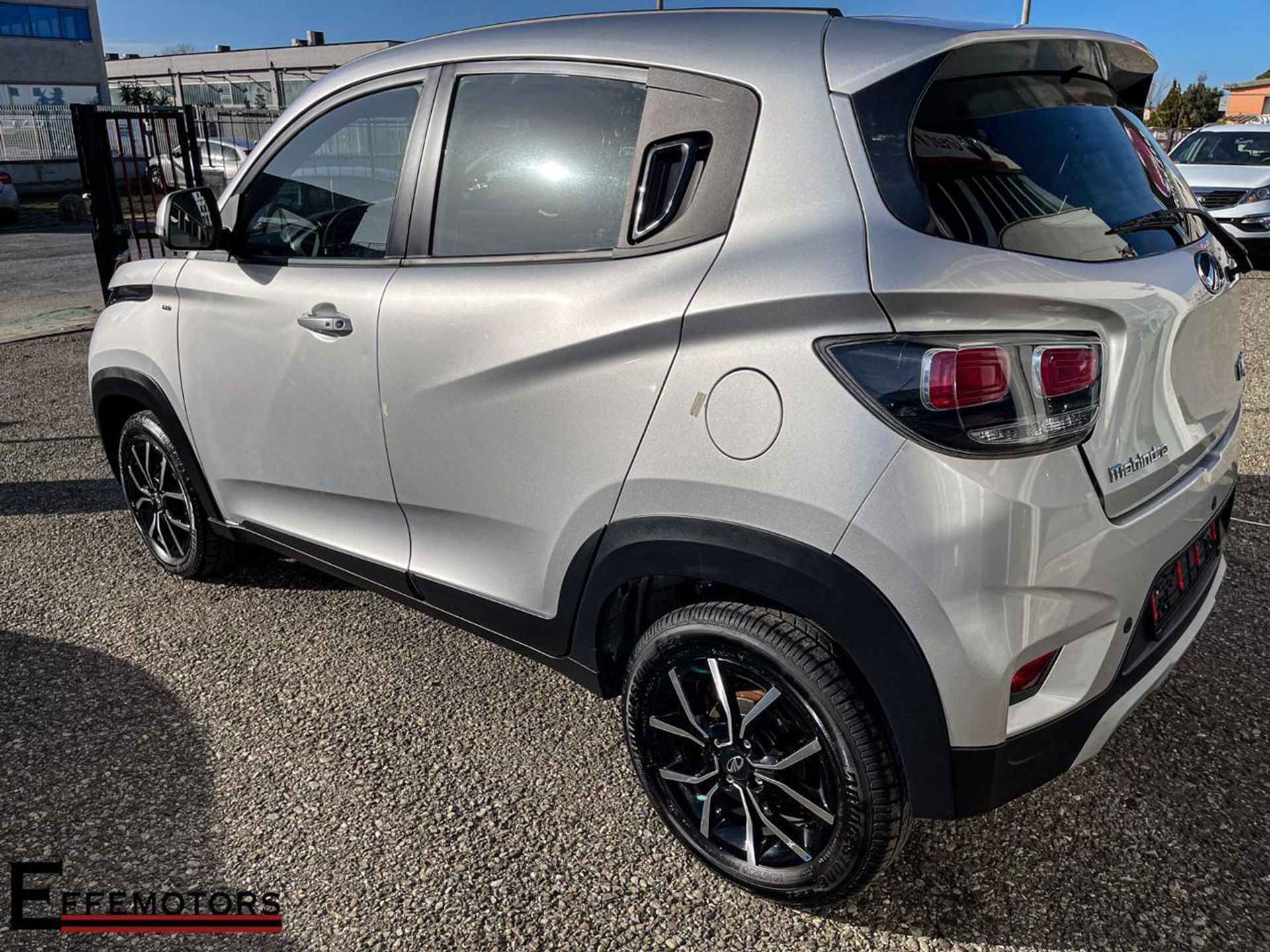 Mahindra KUV100