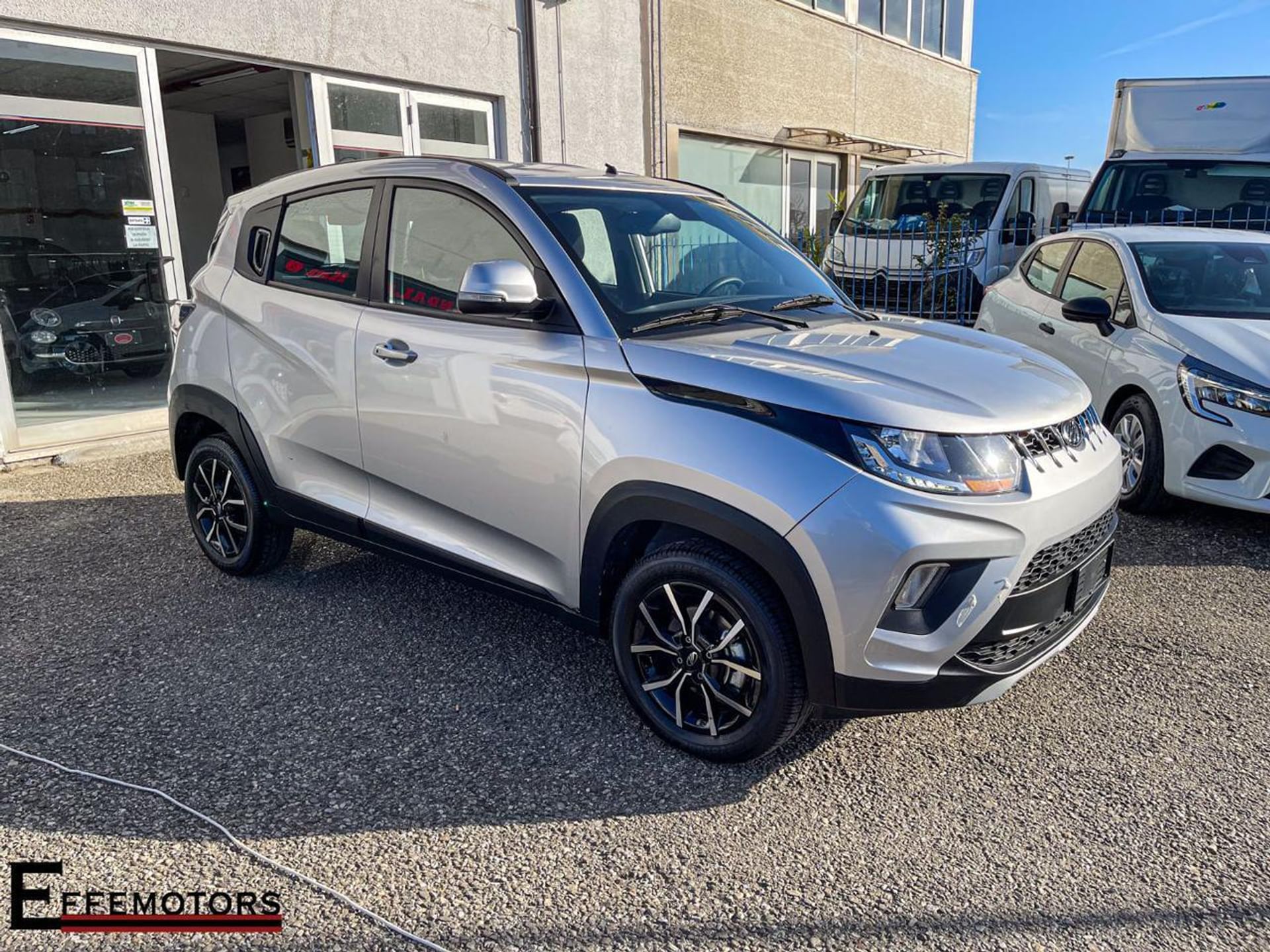 Mahindra KUV100