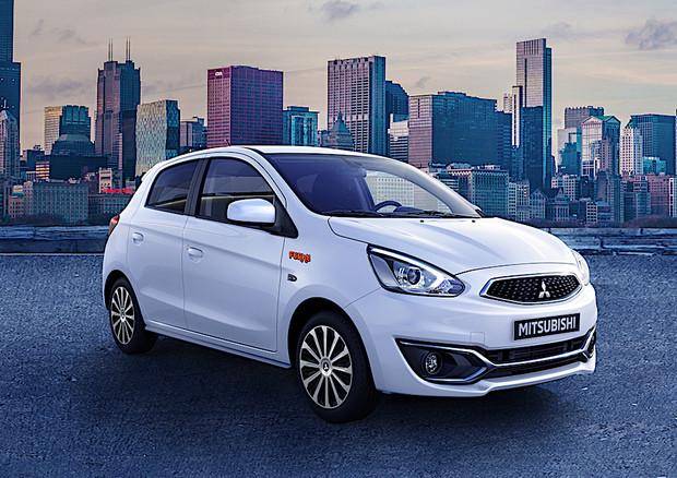 Mitsubishi Space Star 2025 vista frontale bianca