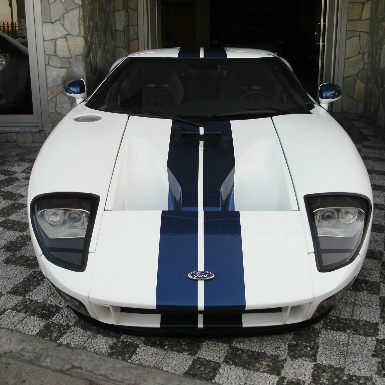 NEW COP CAR S.R.L.