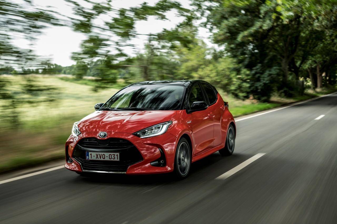 toyota yaris rossa auto utilitaria economica