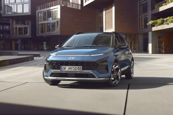 hyundai bayon blu in esposizione in citt&agrave;, esempio di migliori suv piccoli