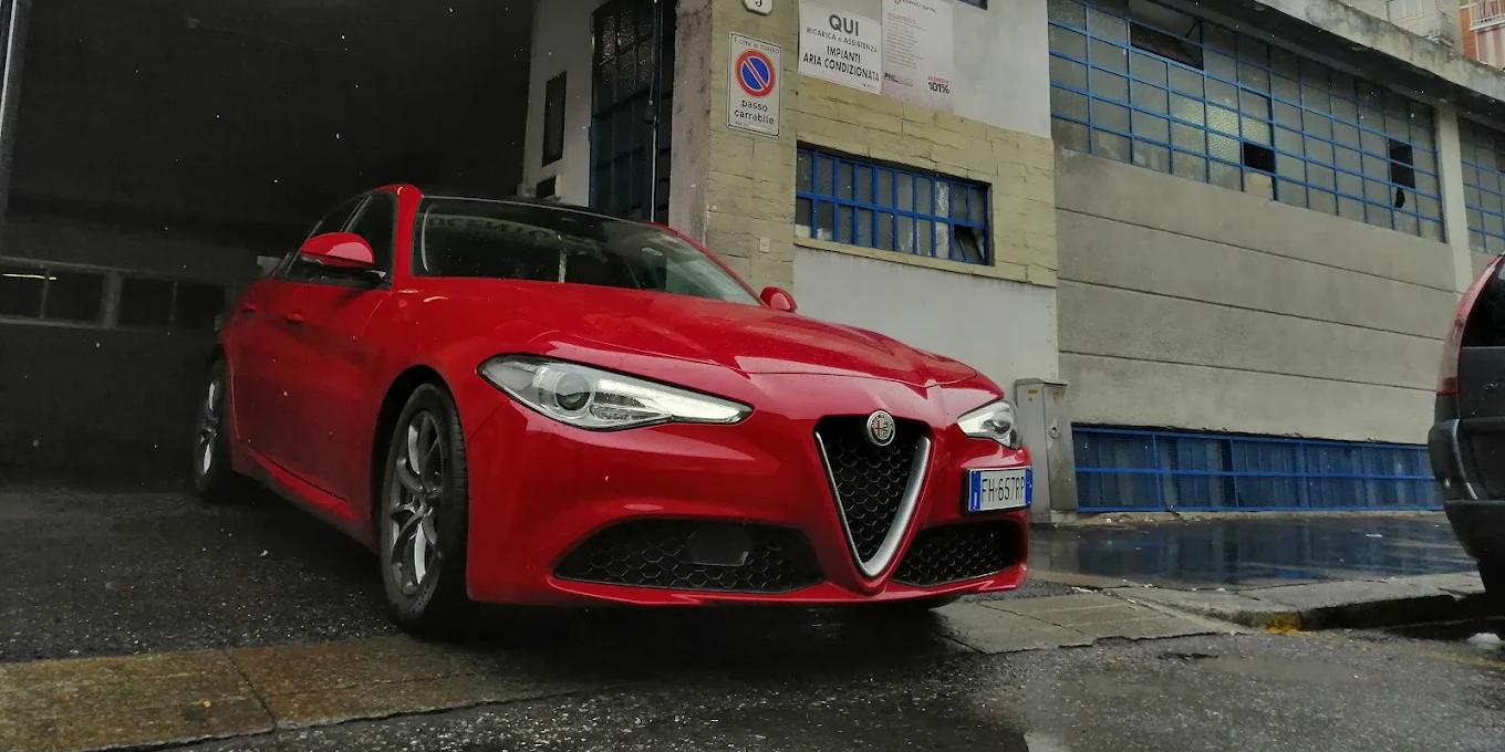 Cerca la tua <br>*prossima* auto
