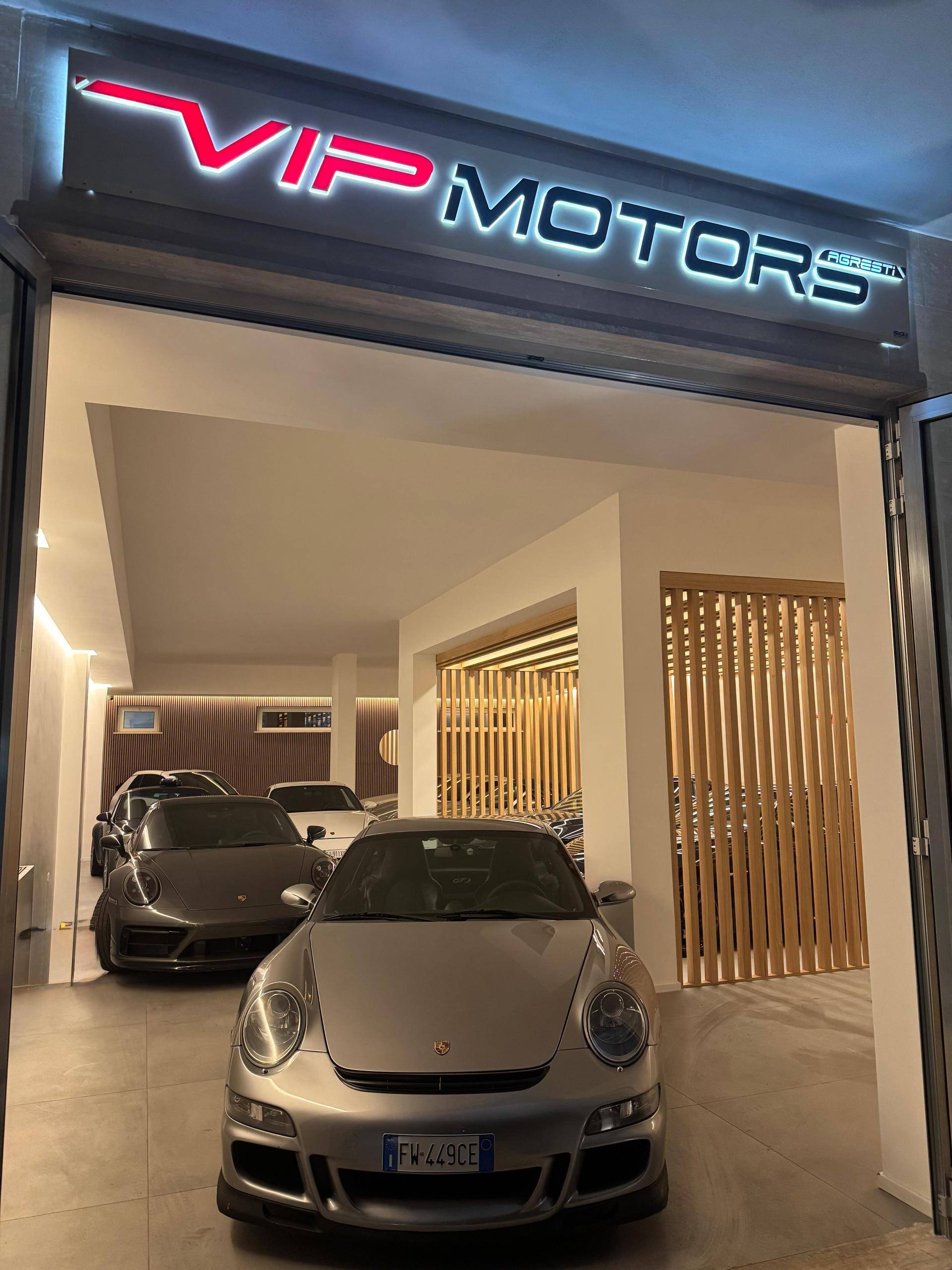 Cerca la tua *prossima* auto
