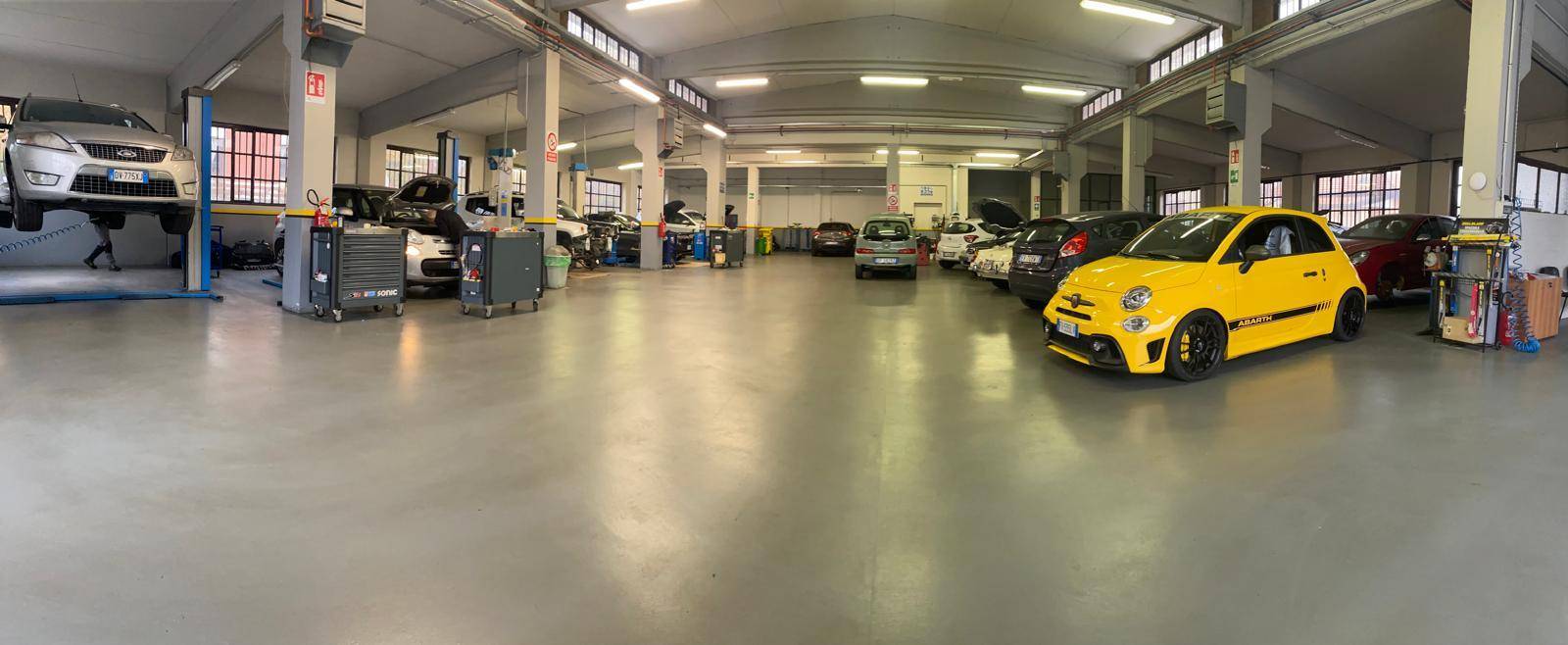 La nostra *officina*, al tuo servizio