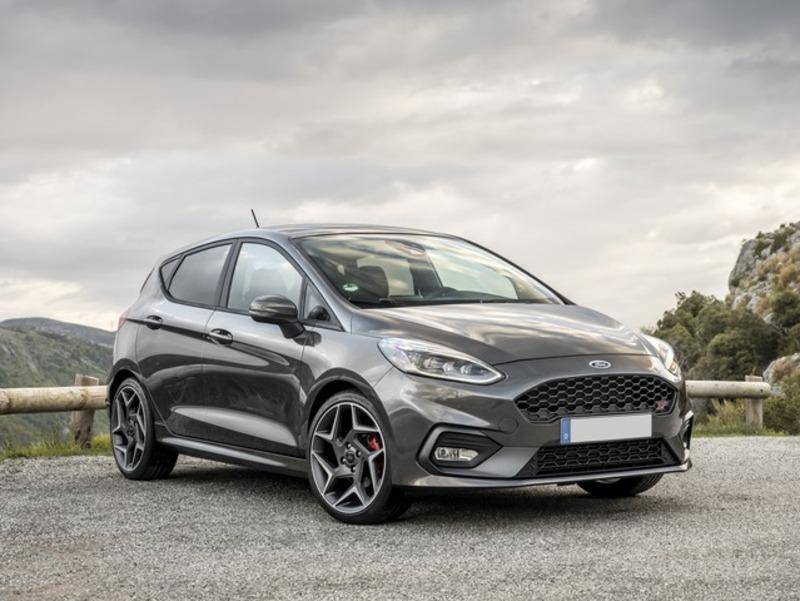 ford fiesta grigia auto utilitaria economica