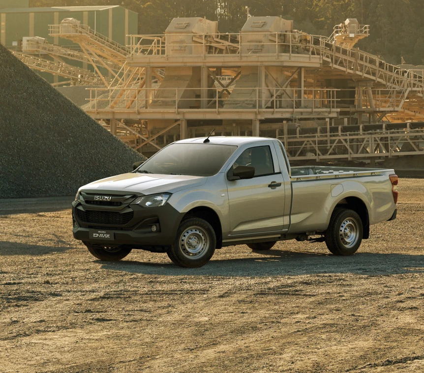 pickup isuzu d-max in un cantiere