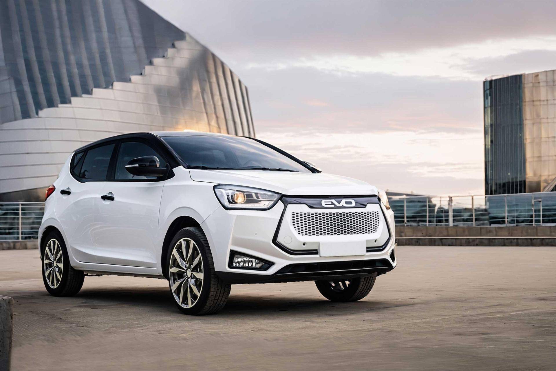 EVO 3 crossover compatto 2025 bianco
