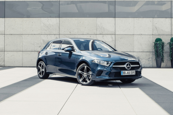 mercedes classe a ibrida plug in blu