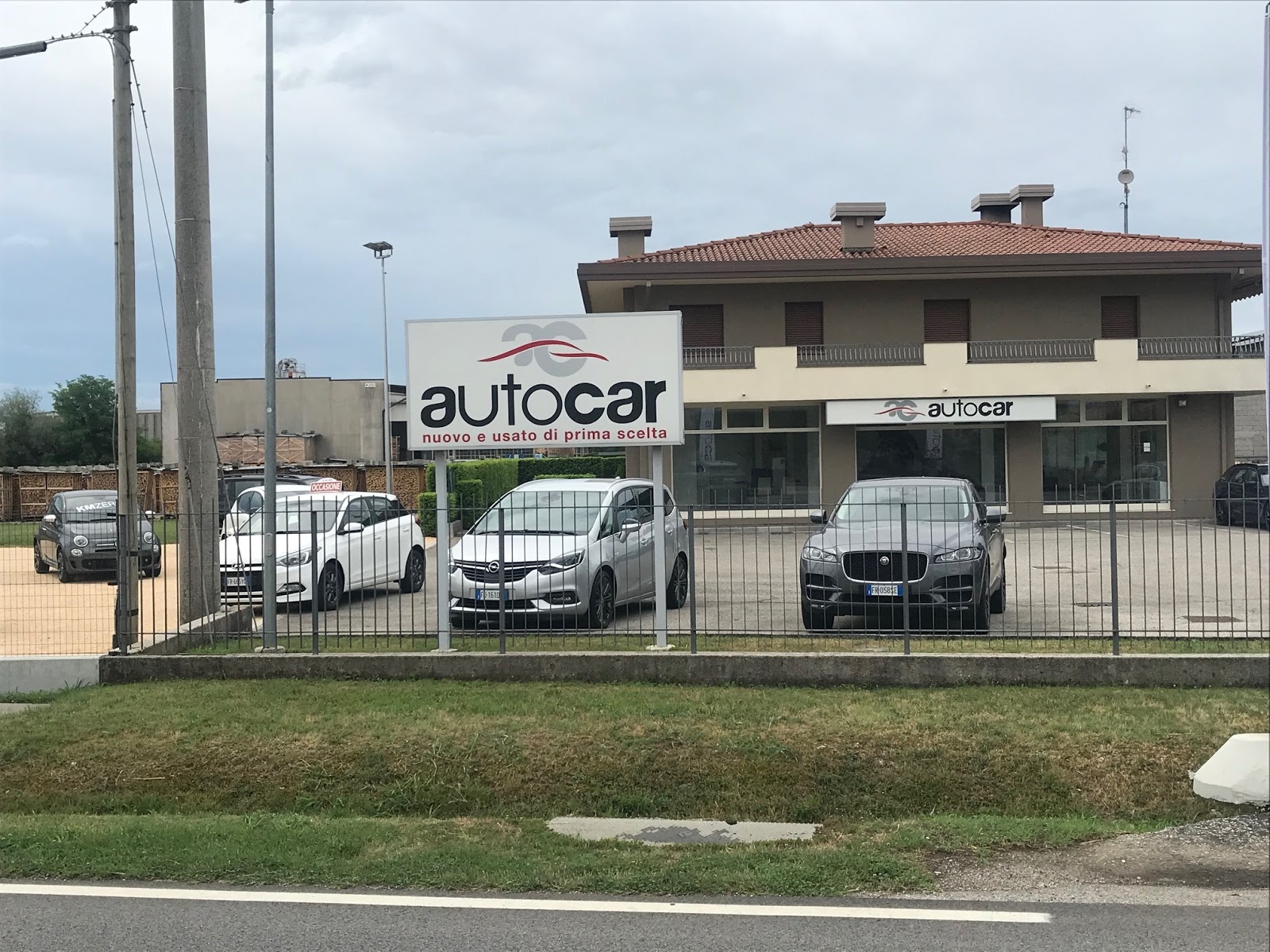 AUTOCAR UNIPERSONALE