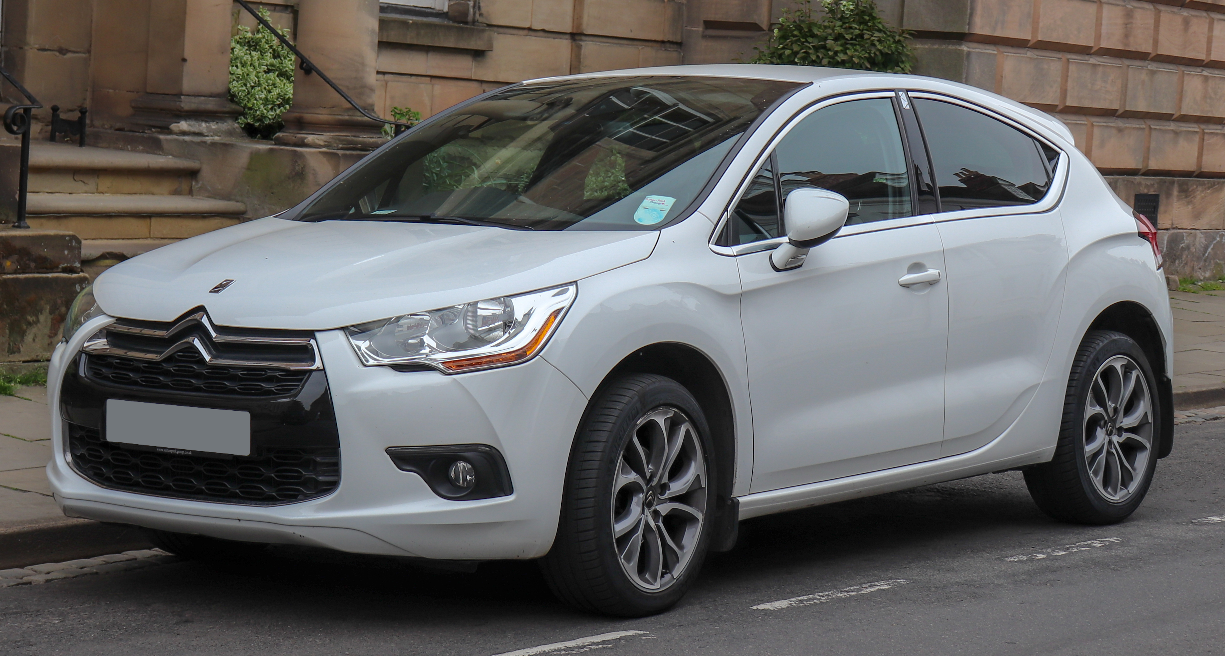 DS Automobiles DS 4