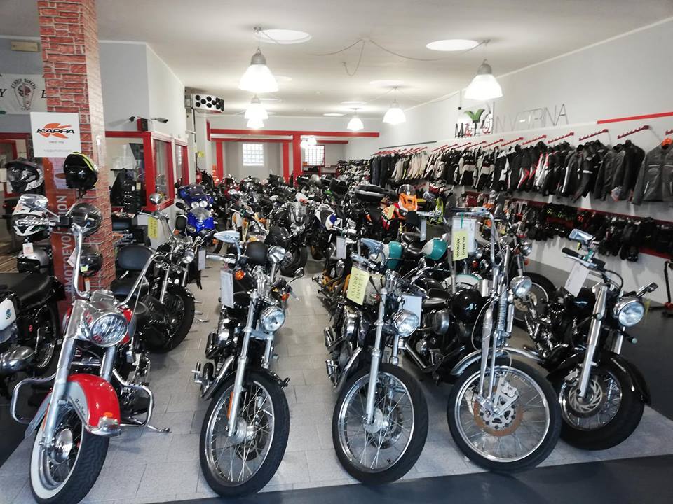 MOTO IN VETRINA - BORGOMANERO