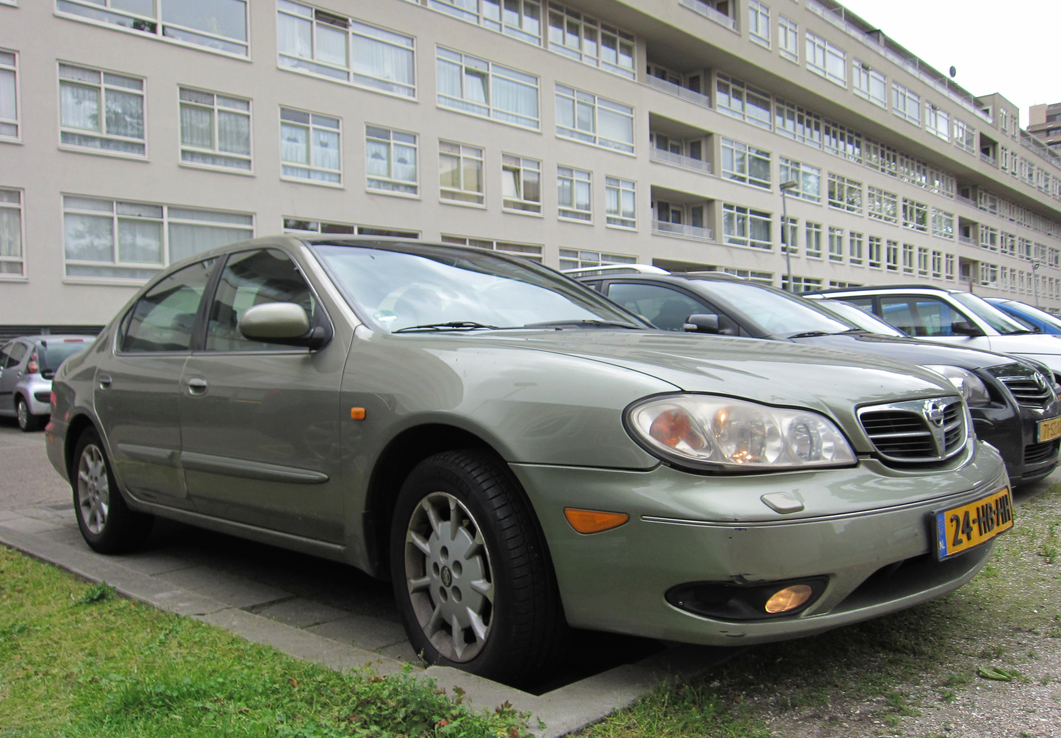 Nissan Maxima QX