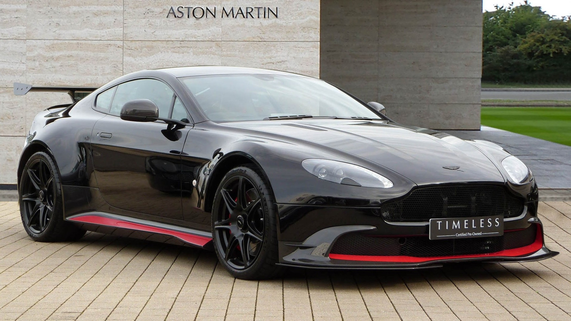 Aston Martin Vantage GT8