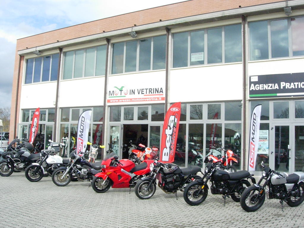 MOTO IN VETRINA - AREZZO
